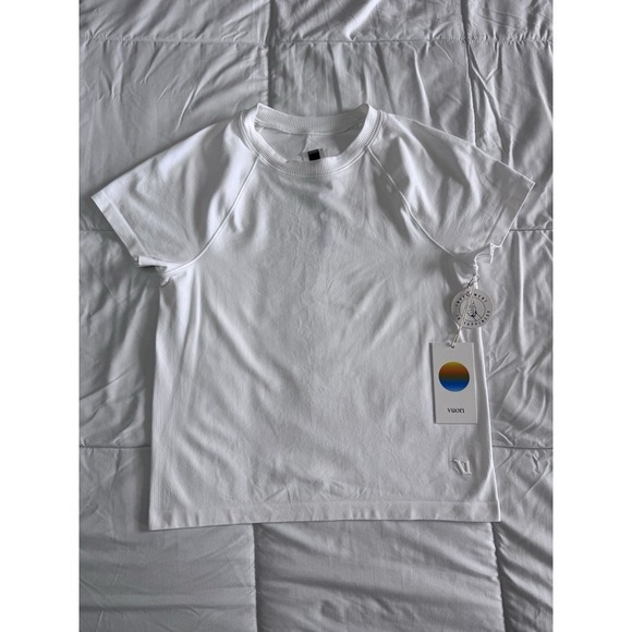 New Vuori Woman's S/S Seamless Surge Tee Size Medium White VW1197 NWT - Picture 1 of 7